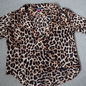 Vince Camuto leopard print blouse size medium